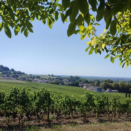 Maison Charmeilles - La Couette-café 3*